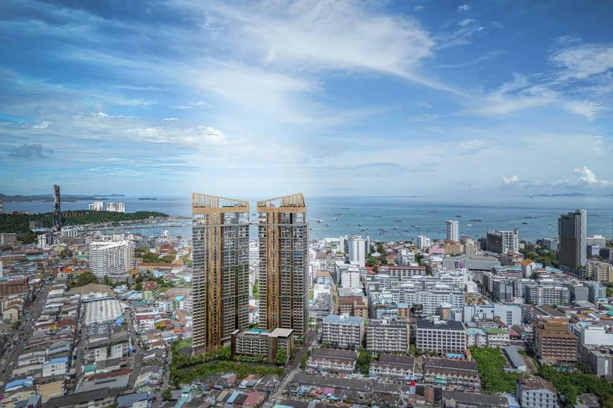 Buitenaanzicht des Gebäudes, Grand Bay View, Pattaya City — Sky Thai Property
