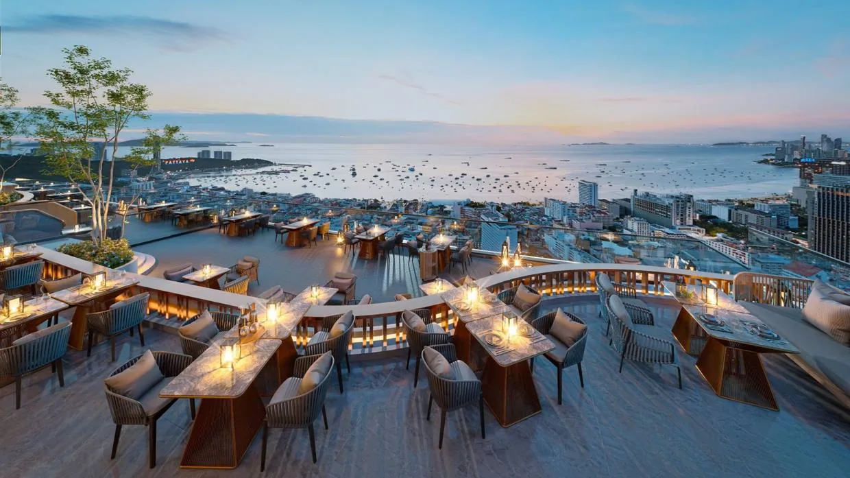 Buitenaanzicht des Gebäudes, Grand Bay View, Pattaya City — Sky Thai Property